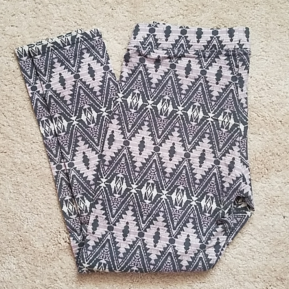 AEO Lavender and Black Patterned Leggings
